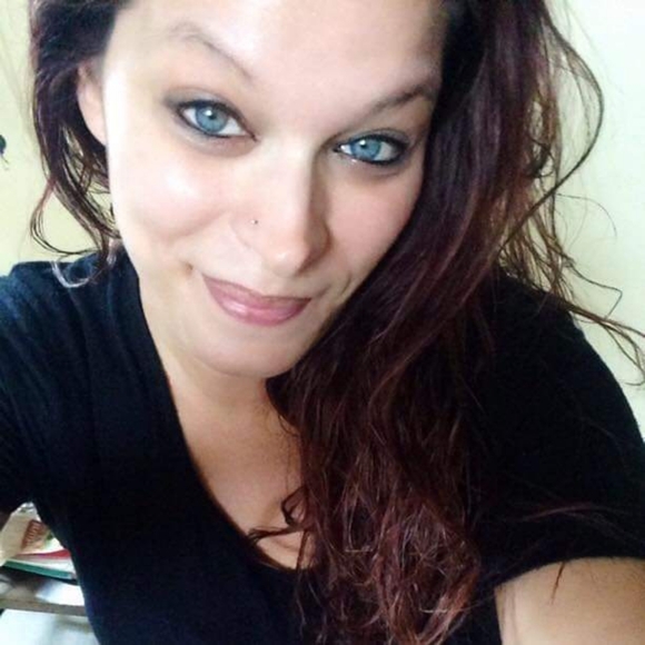 Meet your Posher, Shelly - Picture 2 of 3